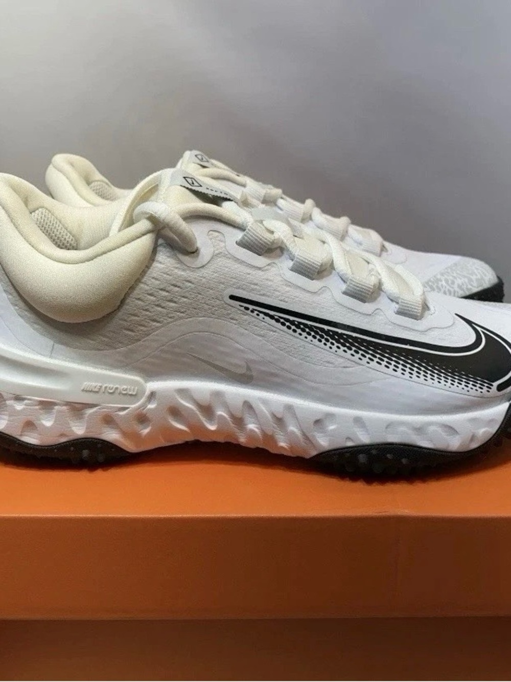 Nike Alpha Huarache Elite 4 Turf Women Size 6.5 White Black Softball Shoes
